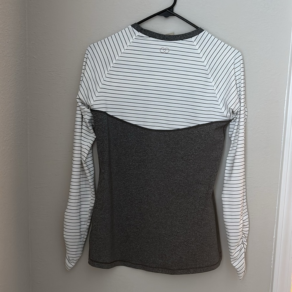 CALIA Rashguard top - Picture 2 of 5